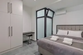 R Apartment 4 - Image 5