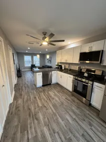 Spacious 2BR Apt with Balcony and 2 King Beds Sleeps 6 - Image 4