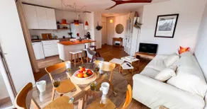 Private parking - AC - Secure residence - Image 3
