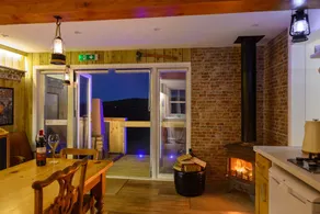 A tiny piece of heaven, stunning sea views hot tub - Image 3