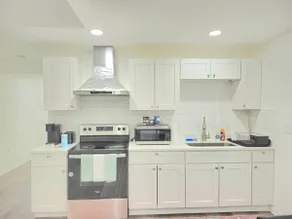 Entire basement unit in Woodbridge - Image 4