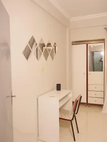 Hermoso apartamento con estacionamiento privado - Image 2