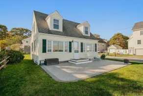 Oceanfront cozy cottage - Image 5