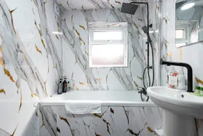 Newland Ave 4 Bedroom 5 Smart TVS 1,5 Bathroom Ebenezer Garden House - Image 5