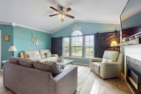 Wonderful 2BR 2nd-Floor | Balcony | Pool - Image 4