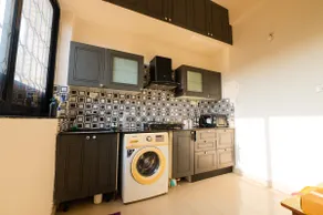 Spacious 2 bedroom pool view | 5 kms from beach - Image 3