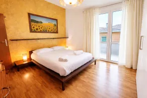 Spacious apartment near San Luca and Villa Anna - Image 4