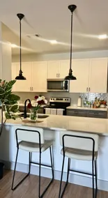 Cal’s Place – Cozy & Comfortable Modern Apartment - Image 5
