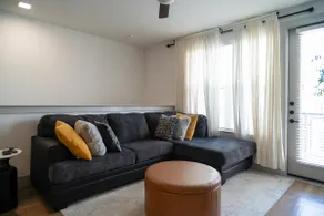 Cal’s Place – Cozy & Comfortable Modern Apartment - Image 2