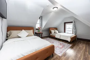 Nightingale Boston Hideaway - Image 2