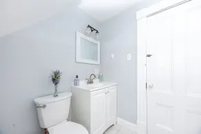 Nightingale Boston Hideaway - Image 5