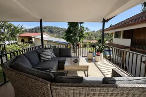 Spacious terrace apt w/ pool view + AC - Image 3