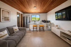Spacious terrace apt w/ pool view + AC - Image 2