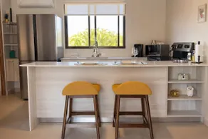 Spacious terrace apt w/ pool view + AC - Image 5