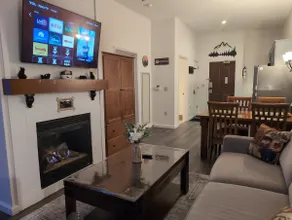 Amazing 1st floor Ski inout at Creek) - Image 5