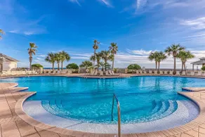 3BR beachfront condo with 6 pools, tennis, gym, AC - Image 2