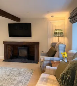 Baydon Estate Character Cottage - Image 2