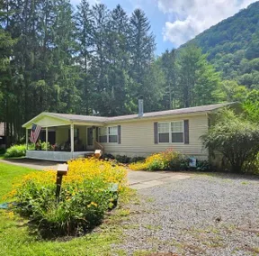 Creekfront Cottage in the heart of Waterville - Image 2