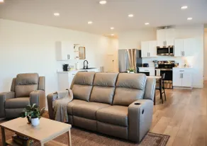 Cozy Home Lower Suite - Image 5