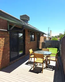 2-Bedroom Townhouse Next to the Hospital - Image 2