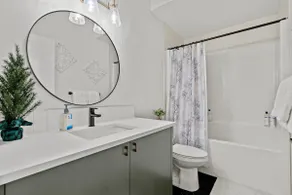 Bright, new suite Okotoks - Image 5