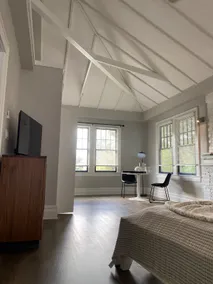 Historic Main Pool House Retreat w Parking - Image 2