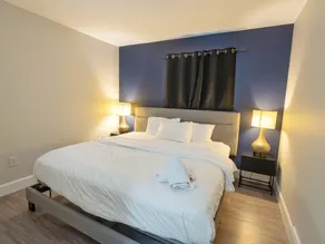 King 2 Bed 2 Bath Apt with Pool /5 min walk to NRG - Image 5
