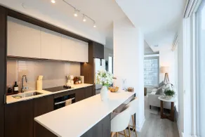 The Calm House | 5 mins Walk to Square One Mall - Image 3