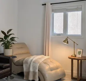 EasyAccess Entire 3BR House Near Airport & Center - Image 4