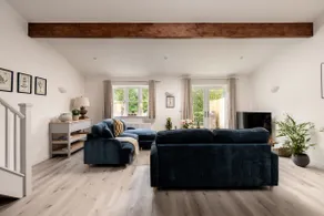 New Market - Modern Stay in Cotswolds with Hot Tub - Image 3