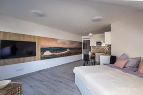 Stylish & Modern Studio Accommodation -Duna apartment - Image 5