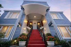 Charming 2BHK Stay Near Botanical Garden - Image 2