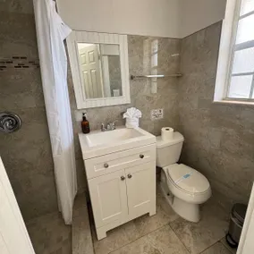 A1 - Studio with 2 Queen Bed •Pool• Pets Welcomed - Image 5
