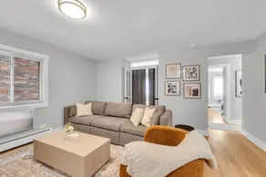 Stunning New Remodel 3B Retreat in Andersonville - Image 2