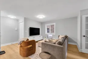 Stunning New Remodel 3B Retreat in Andersonville - Image 3
