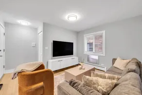 Stunning New Remodel 3B Retreat in Andersonville - Image 4
