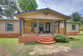 Family Retreat w/ Fire Pit & Fenced Yard, Sleeps 8 - Image 2