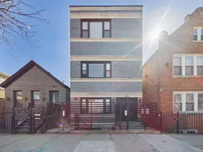 Entire rental unit in Chicago, Illinois - Image 2