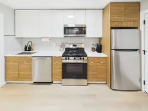 Entire rental unit in Chicago, Illinois - Image 4