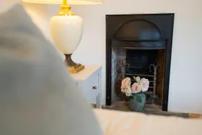 The Walled Garden: Cosy 3-Bed Alfriston Cottage - Image 5
