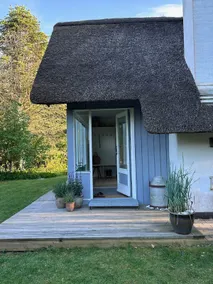 Thatched Cottage with Conservatory, 600m to Beach - Image 2