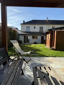 Lovely 3-Bedroom House with Free Parking - Image 3