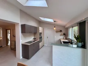 Lovely 3-Bedroom House with Free Parking - Image 4