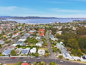 Charming Sandy Bay Stay - Image 2