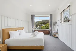 Charming Sandy Bay Stay - Image 5