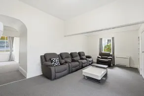 Charming Sandy Bay Stay - Image 4