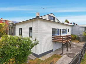 Charming Sandy Bay Stay - Image 3