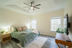 Spacious & Stylish Home - Perfect for Small Groups - Image 5
