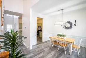 Spacious & Stylish Home - Perfect for Small Groups - Image 2
