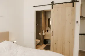 Nice studio with unobstructed views - Image 4